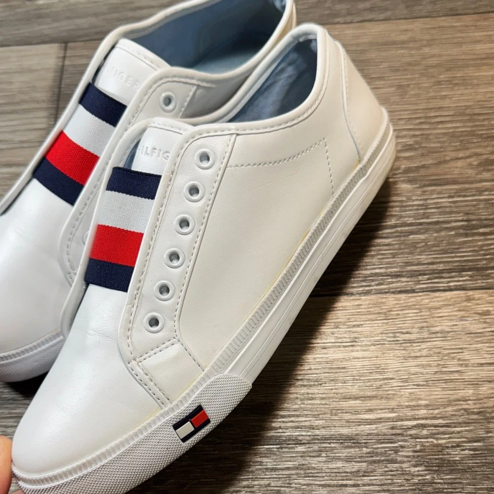 Tommy Hilfiger White Sneakers with Red and Blue Stripes woman’s 8.5 (s94)